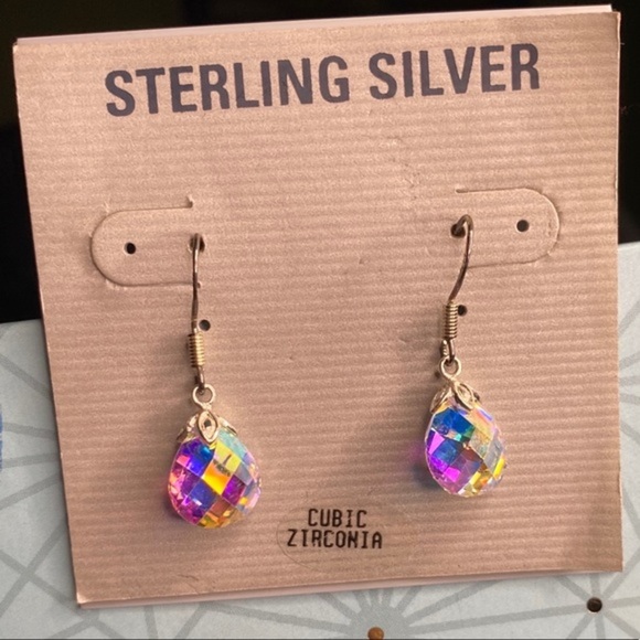 NWT Faceted Iridescent Drop Earrings - Picture 3 of 9